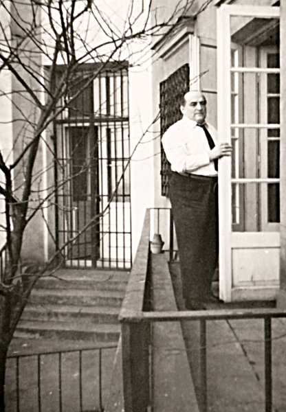 dad kanonia 1969.png - Dad on the balcony of our apartment on Kanonia street, Old Town Warsaw .. circa 1969